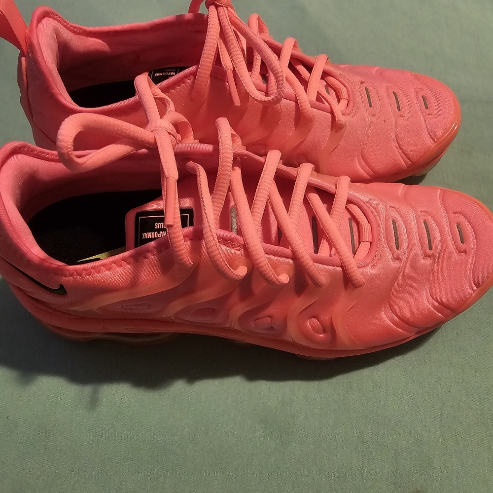 Size 9 hot pink vapormax